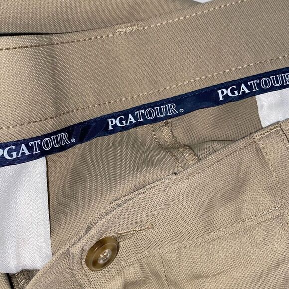 PGA Tour Men's Beige Flat Front Performance Golf Shorts Size 38 - Picture 6 of 6